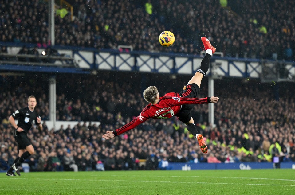 Alejandro Garnacho scored a superb overhead kick to put Man Utd 1-0 against Everton