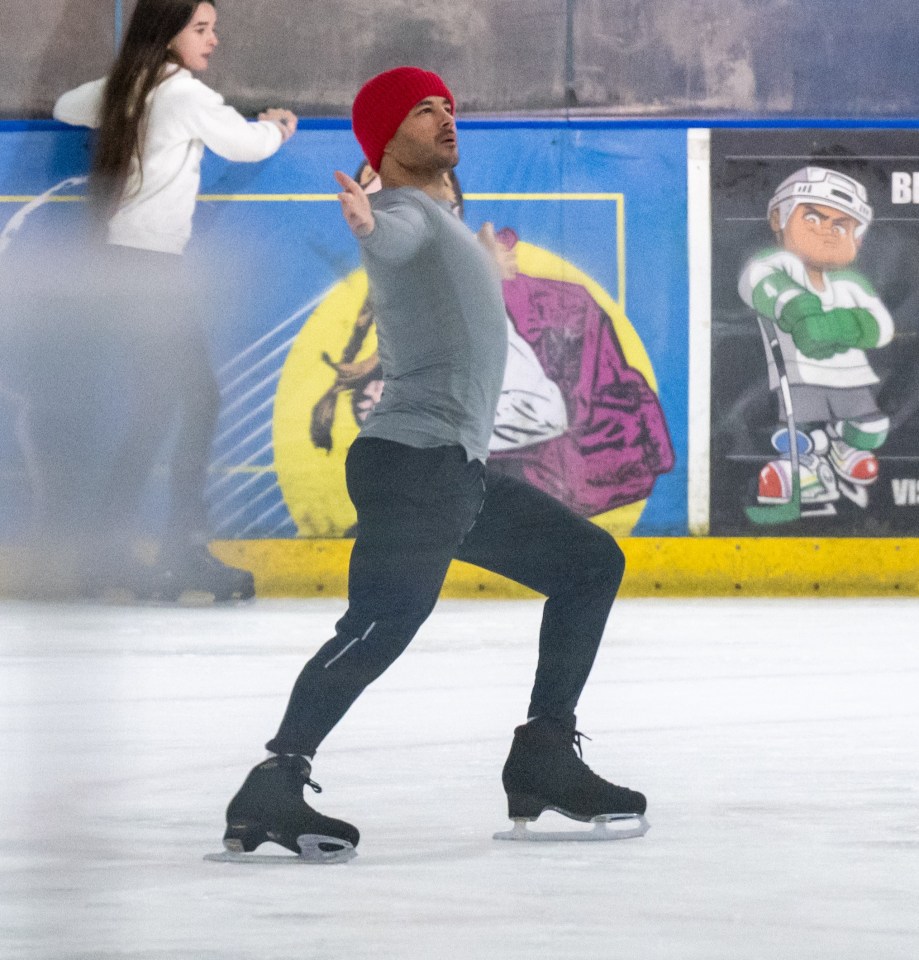 Corrie star Ryan Thomas struggling to stay upright as he trains for the upcoming series of Dancing on Ice