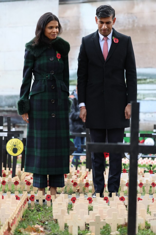 Rishi Sunak and his wife pay their respects at the Field of Remembrance at Westminster Abbey