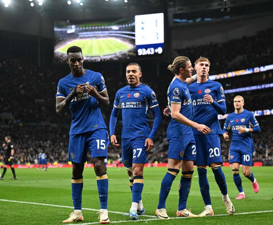 Chelsea beat nine-men Spurs 4-1 in the derby