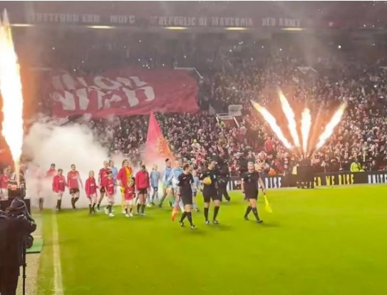 The lighting display was paired with some smoke effects, pyrotechnics and flag displays in the crowd