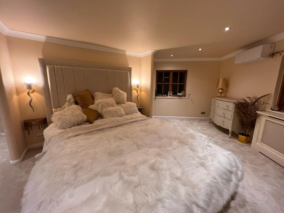 Jodie Marsh shared stunning photos of her new bedroom makeover