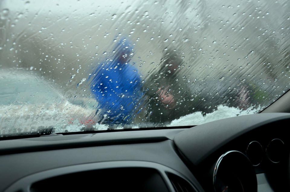 Experts have shared a top tip to prevent your windscreen from fogging up