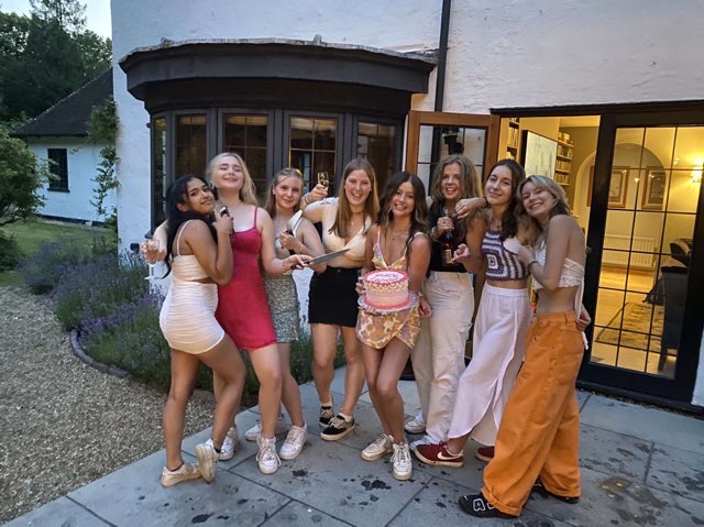 After finishing her chemotherapy on July 19, Maddy organised a 17th birthday bash and announced to the remainder of her friends that she had been going through cancer treatment