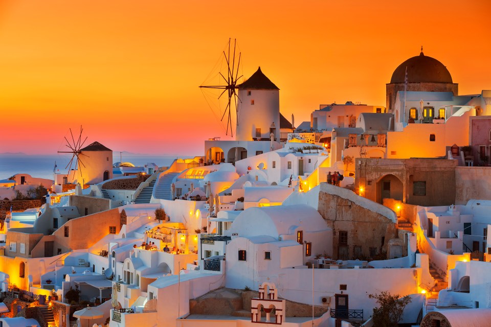 But Paros oozes Cycladic charm, with white-washed buildings and cobbled alleys, just like Santorini