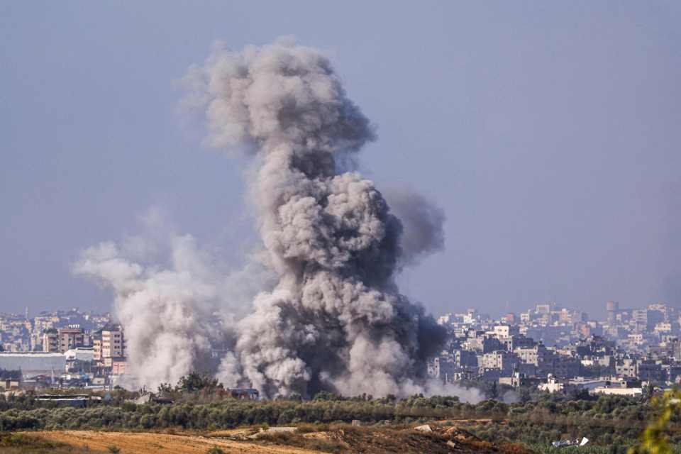 Billowing smoke during the Israeli bombardment of the Gaza Strip on November 10