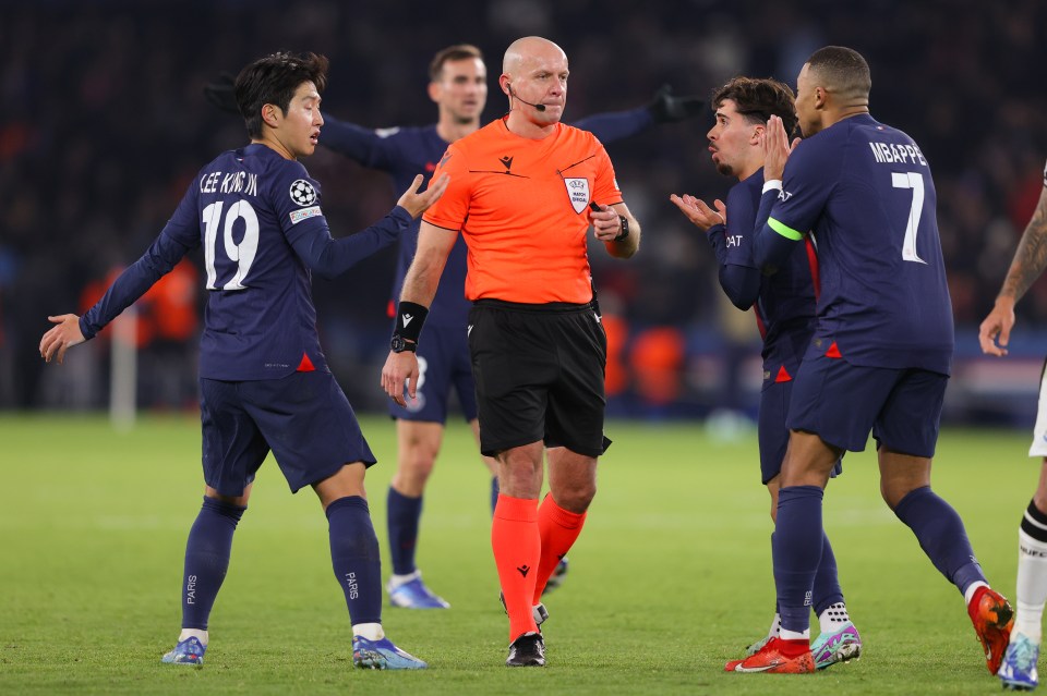 Tomasz Kwiatkowski instructed ref Szymon Marciniak to review the incident, resulting in a successful PSG penalty