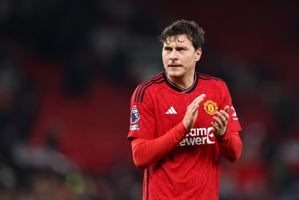 Victor Lindelof is free to speak to overseas clubs in January