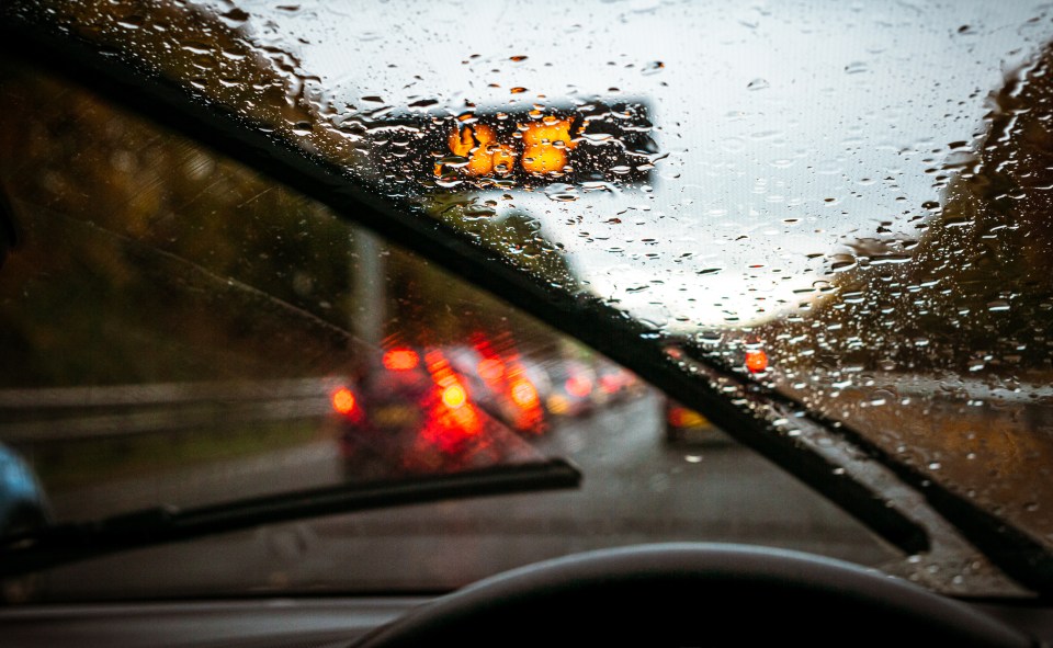 BigWantsYourCar.com have revealed their top tips for staying safe in the stormy conditons