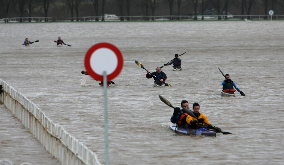 Canoes rather than horses took over the track in 2008