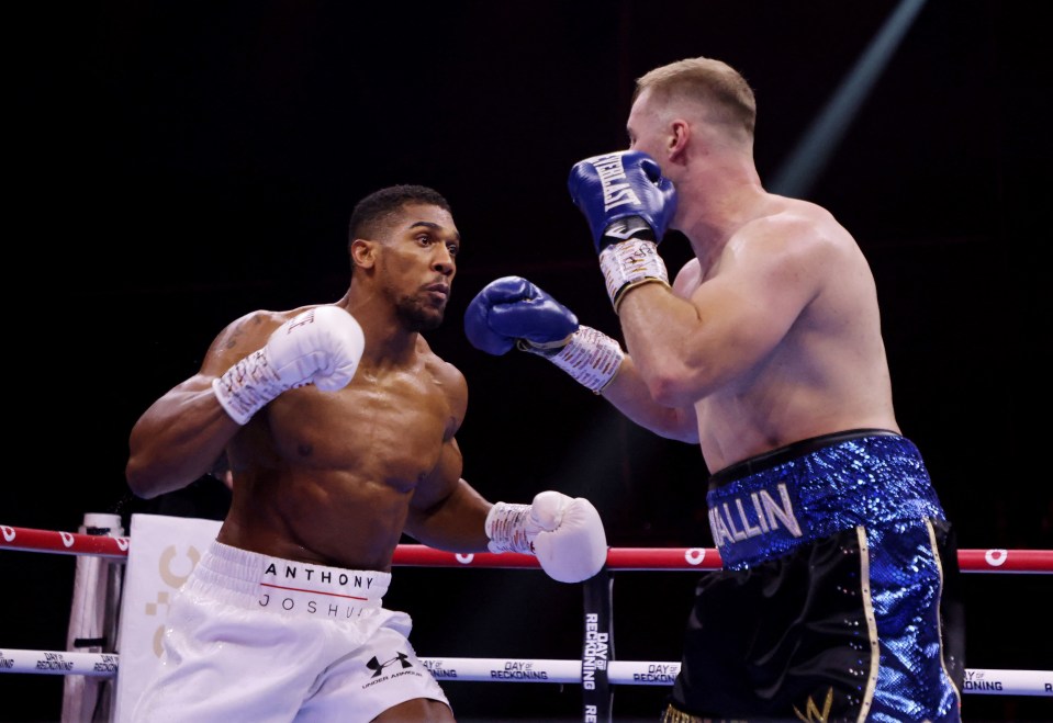 Anthony Joshua smashed Otto Wallin in Saudi Arabia