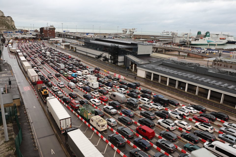 Ferry passengers in Dover face long delays