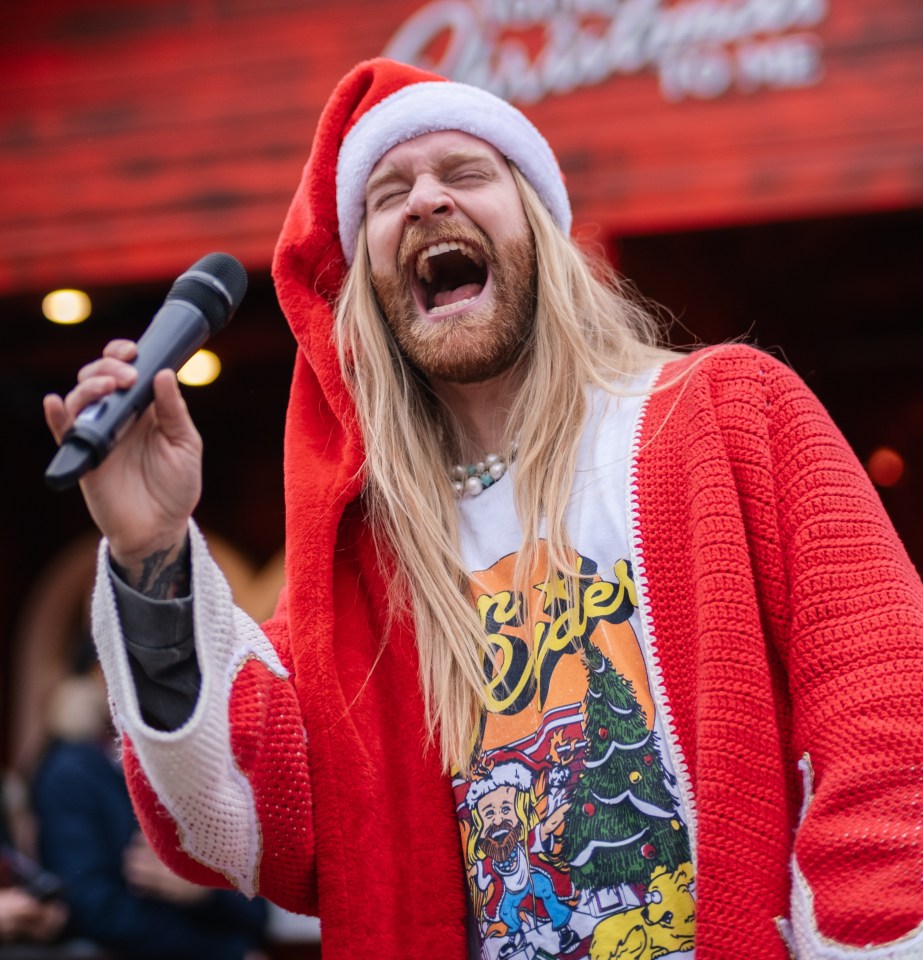 Sam Ryder impersonated Roy Wood in the promo for his new single You’re Christmas To Me