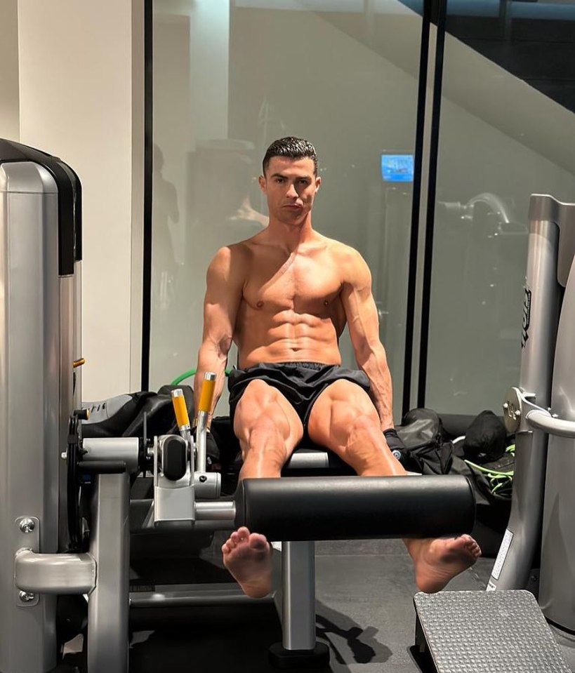 Seems like Ronaldo doesn't need a resolution to hit the gym