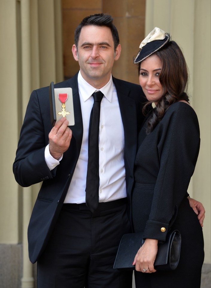 Ronnie O'Sullivan shows off his OBE in 2016