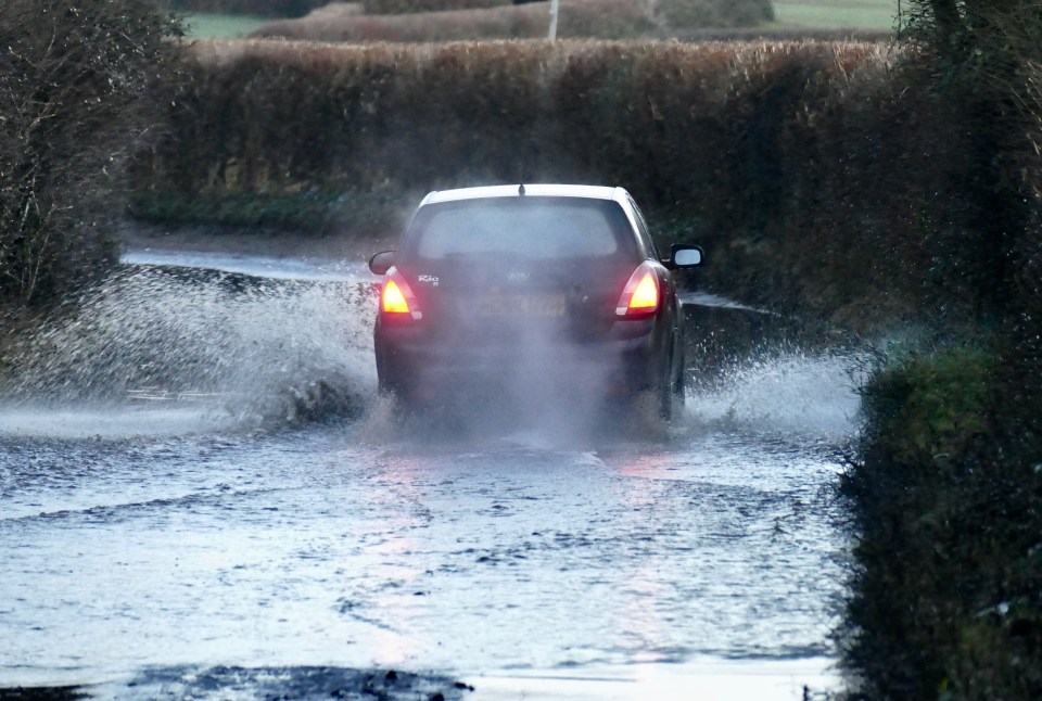 Drivers were already having to make their way through flooded roads in Dunsden, Oxfordshire this morning