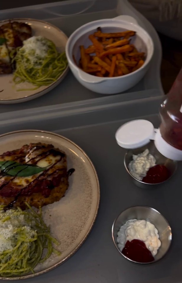 The pair enjoyed dinner on trays with ketchup and mayo sauces