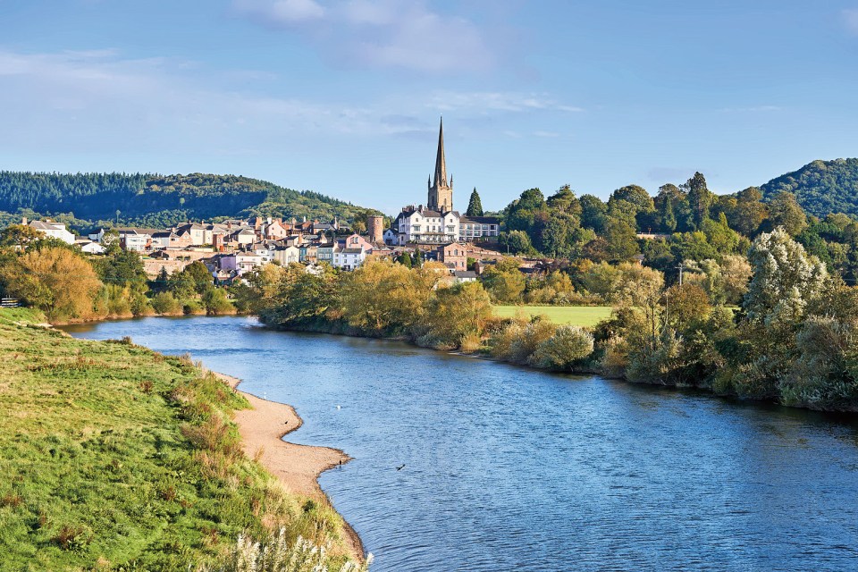 The town of Ross-on-Wye is just a 20-minute drive away