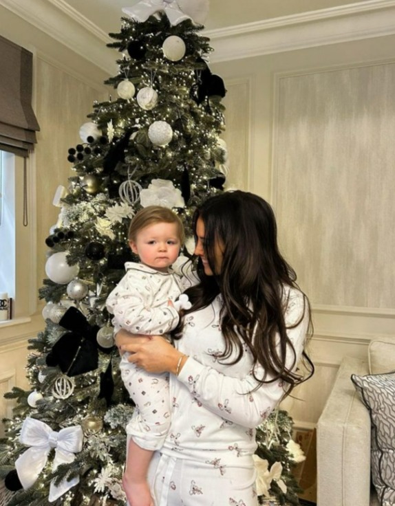 She could be seen beaming as she stood beside hubby William Lee-Kemp and their young boy Presley Stone