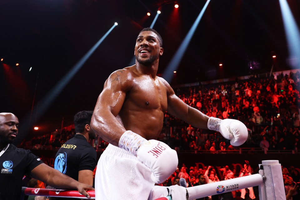 Anthony Joshua is looking to become a three-time world champ next year