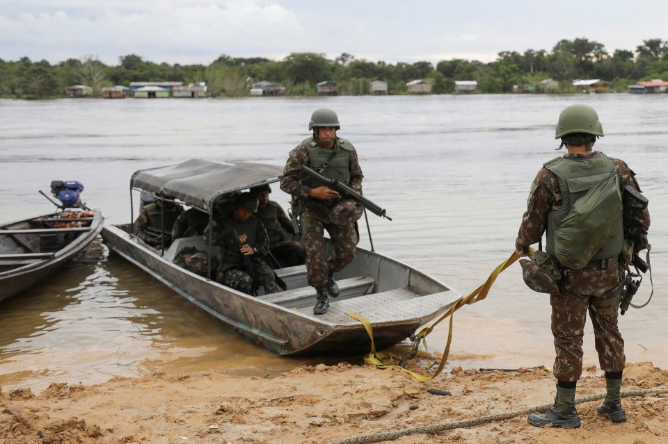 Some 28 armoured vehicles and around 150 soldiers should arrive at the border in the coming weeks