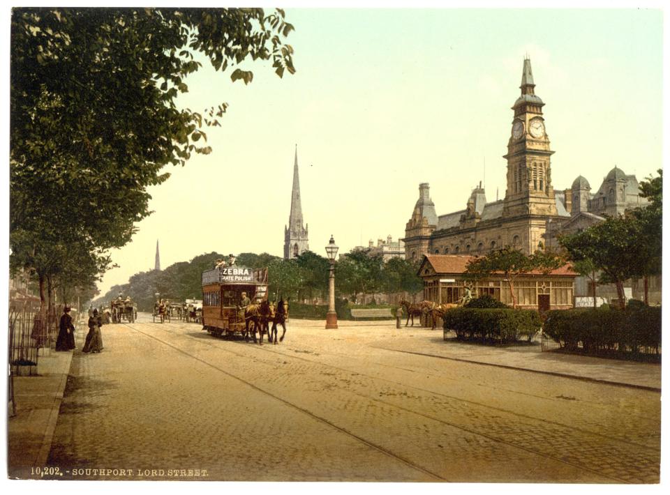 Lord Street in Southport was a wide road, something not usual in Paris