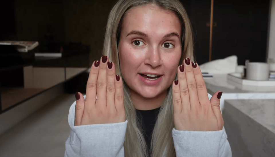 Once again, Molly ditched her engagement ring for parts of the video