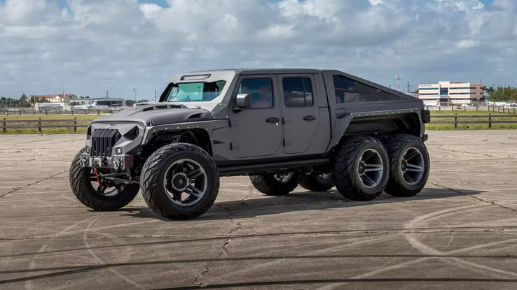 Popular Jeep is transformed into a tank