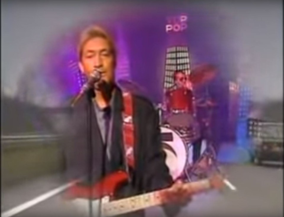 Chris Rea performing "Driving Home for Christmas" on Top of the Pops.