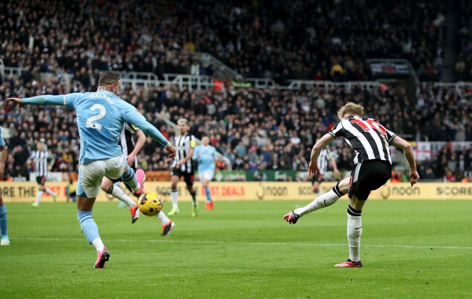 Just minutes later Anthony Gordon sent Newcastle 2-1 up with an almost identical goal as Walker was left reeling