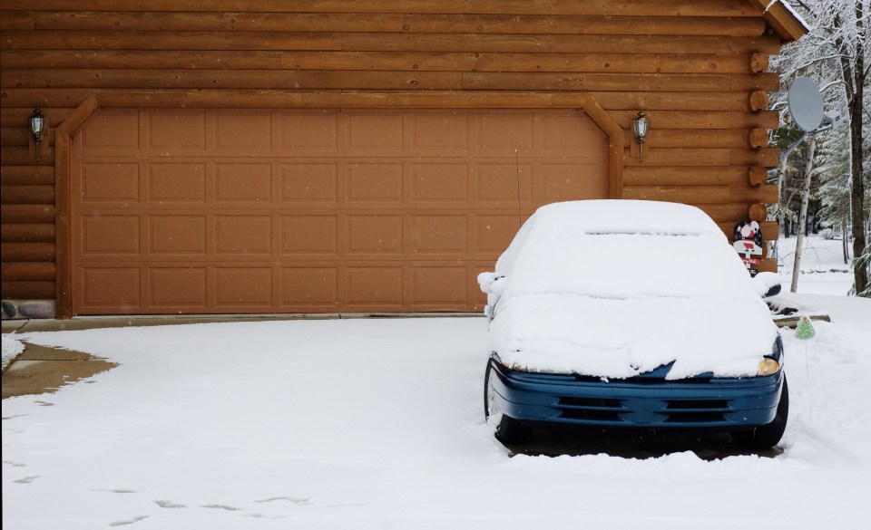 Keep your driveway snow-free with the tarp hack