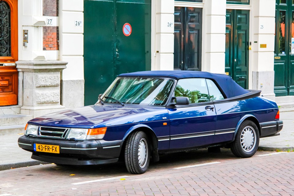 Saab 900