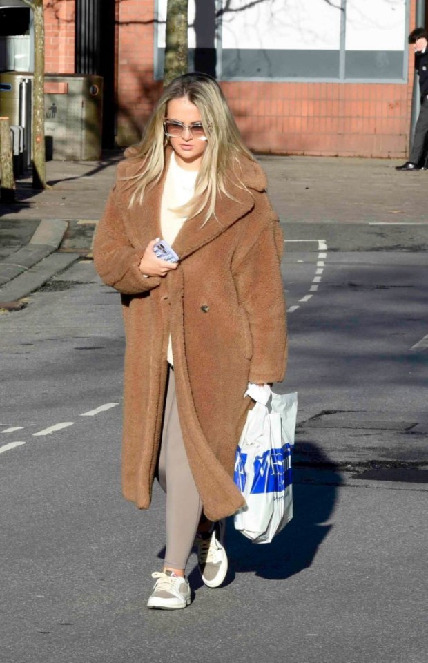 BGUK_2829736 - Cheshire, UNITED KINGDOM - **STRICTLY NO MAILONLINE** Molly Mae slapped with £60 parking ticket whilst parked in a loading bay in her £185k GWag merc, as she runs errends in cheshire **NO MAILONLINE** Pictured: Molly Mae BACKGRID UK 30 JANUARY 2024 UK: +44 208 344 2007 / uksales@backgrid.com USA: +1 310 798 9111 / usasales@backgrid.com *Pictures Containing Children Please Pixelate Face Prior To Publication*