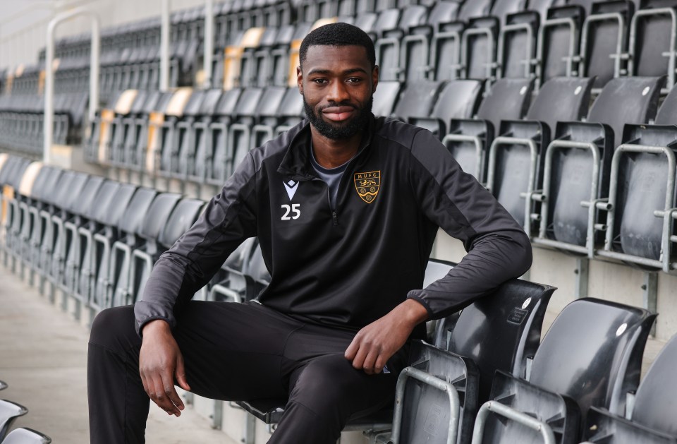 SUN SPORT PICTURE BY GARY STONE..4/1/2024.. MAIDSTONE FC PLAYER PAUL APPIAH TALKS TO JUSTIN ALLEN ON THEIR FA CUP 3RD ROUND GAME WITH STEVEAGE THIS SATURDAY.