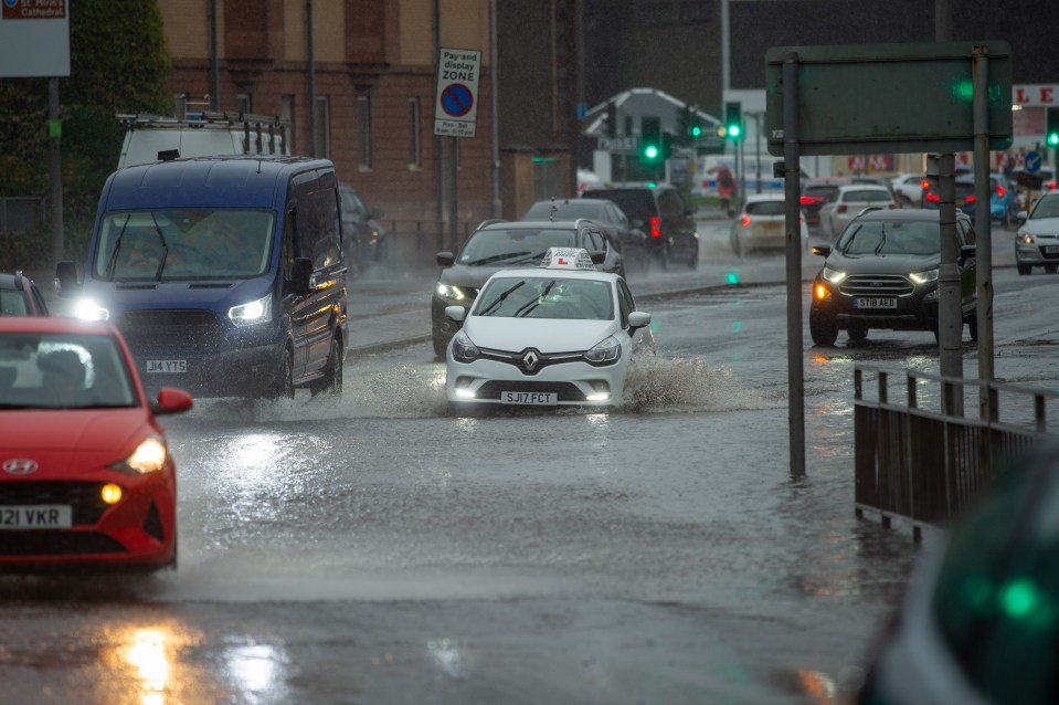 The A726 in Paisley flooded near Watermill Hotel as Storm Jocelyn hits