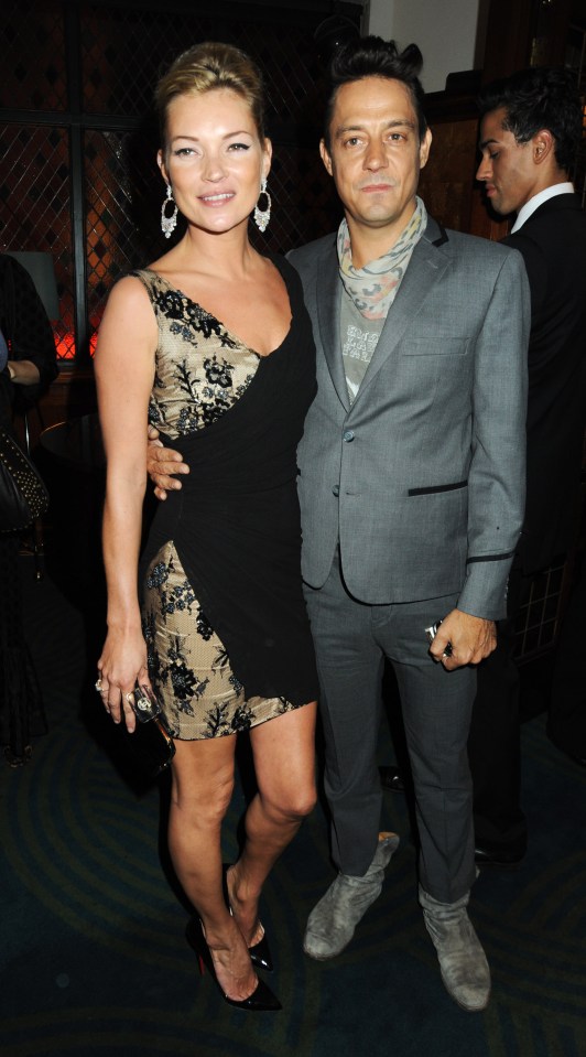 LONDON, ENGLAND - SEPTEMBER 20: (EMBARGOED FOR PUBLICATION IN UK TABLOID NEWSPAPERS UNTIL 48 HOURS AFTER CREATE DATE AND TIME. NO UK MONTHLY MAGAZINES) Kate Moss and Jamie Hince attend the Unique private dinner, at the IVY on September 20, 2009 in London, England. (Photo by Dave M. Benett/Getty Images)