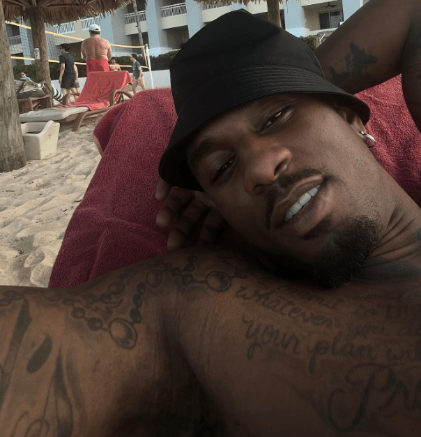 Love Island legend Ovie Soko has excited fans with his holiday snaps