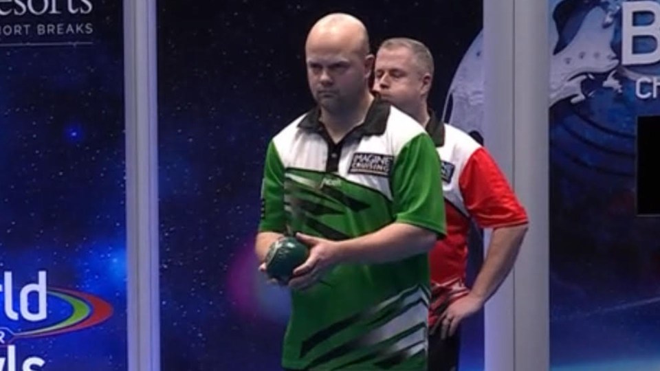 Stuart Anderson's World Bowls Championship's semi-final clash with Harry Goodwin was interrupted by the infamous porn noise