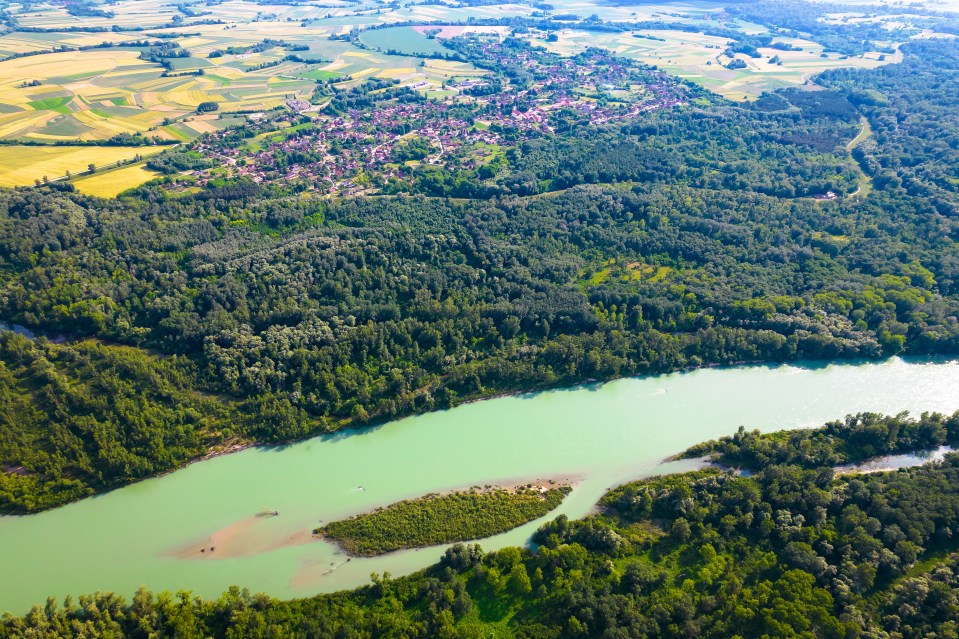 The town is on the Croatia-Hungary border, and near the Drava river