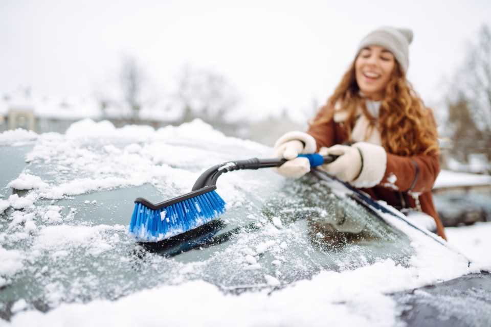 SunMotors has revealed some easy tips to de-ice your windscreen on chilly mornings