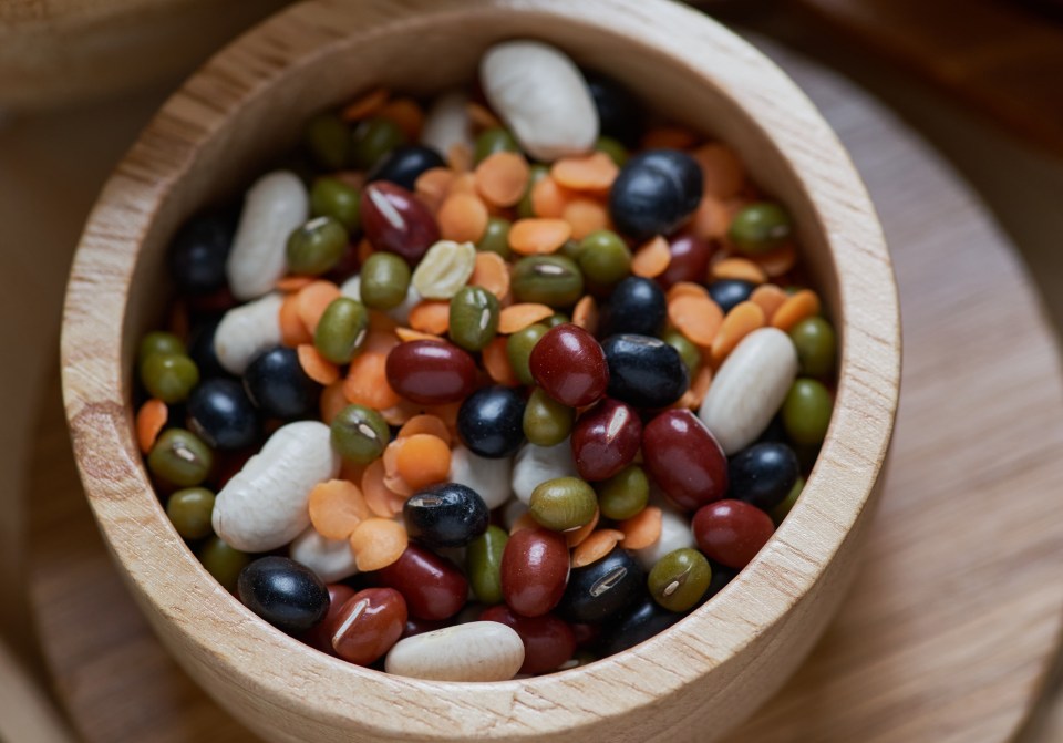 Inhabitants of the Nicoya Peninsula eat five varieties of beans, according to Dan