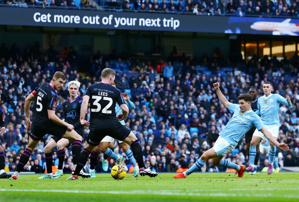 Julian Alvarez doubled City’s lead after 37 minutes