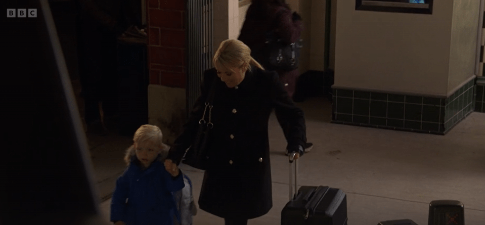 Sharon and Albie were seen at the Tube station heading to the airport