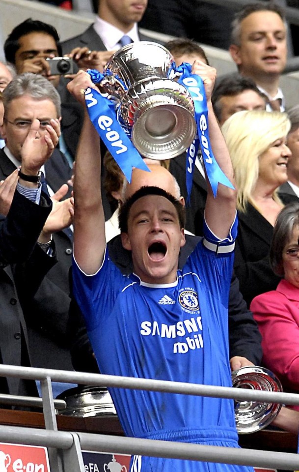 Library FILER dated 19/05/07 of Chelsea's John Terry lifting the FA Cup trophy..