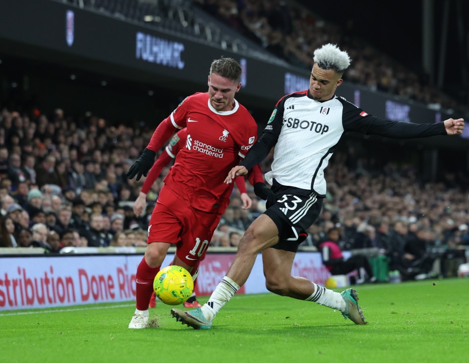 Alexis Mac Allister playing against Fulham