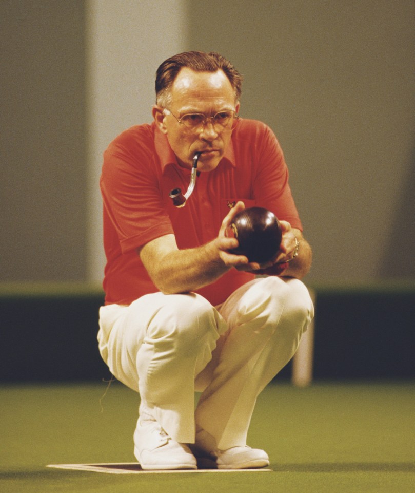 David Bryant of Great Britain at the Embassy World Indoor Bowls Championships, smoking a pipe and holding a bowling ball.