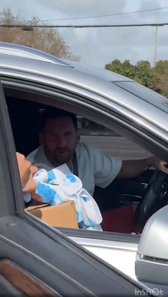 Inter Miami star Messi made the fans’ day as he waited on the freeway