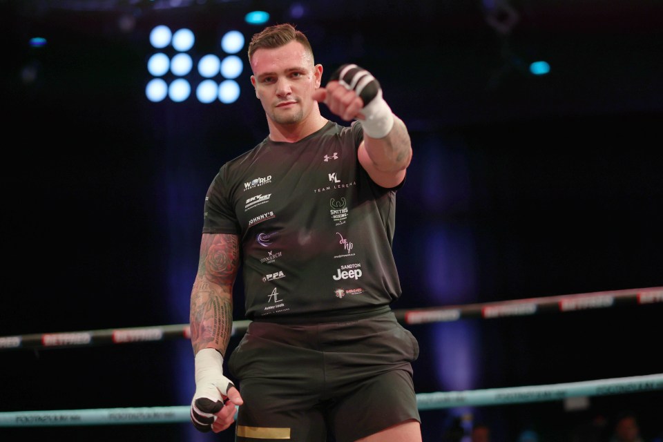 South African Kevin Lerena is doing his best to imitate Usyk's unorthodox style