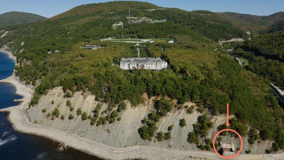 Alexei Navalny's team shared pictures of a bunker under Putin's Black Sea Palace