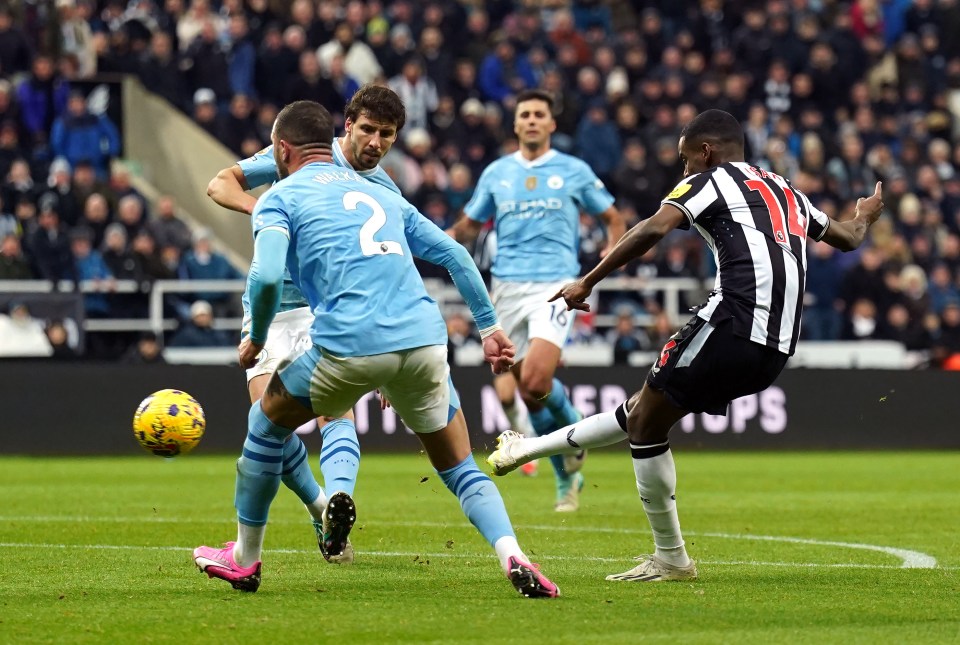 Alexander Isak out classed Walker to send Newcastle 1-1 with City